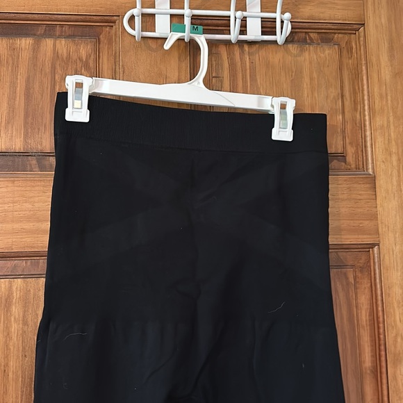 Blanqi black maternity leggings in Large - Picture 3 of 5